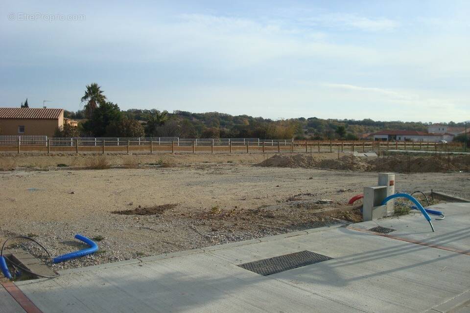 Terrain à SAINT-JEAN-LASSEILLE