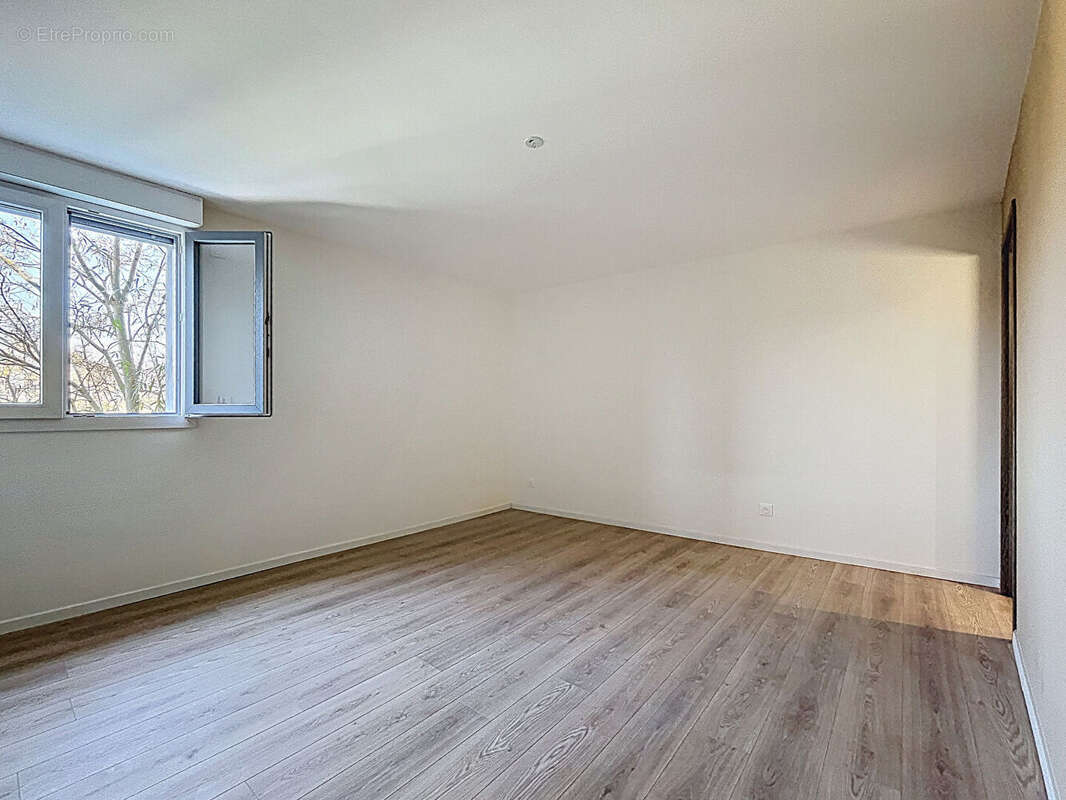 Appartement à CONTAMINE-SUR-ARVE