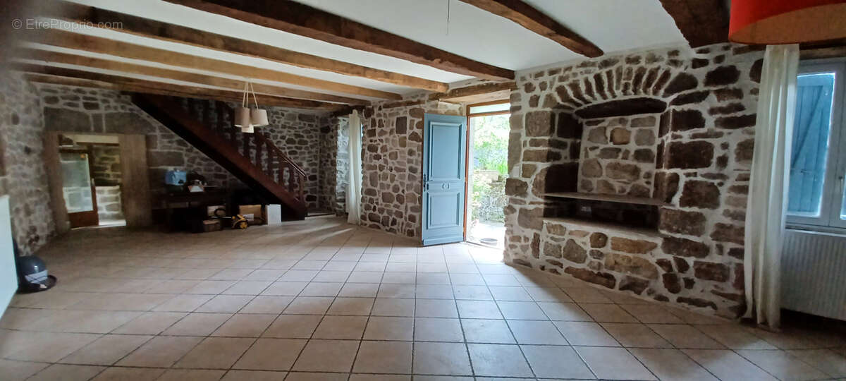 Maison à ENTRAYGUES-SUR-TRUYERE