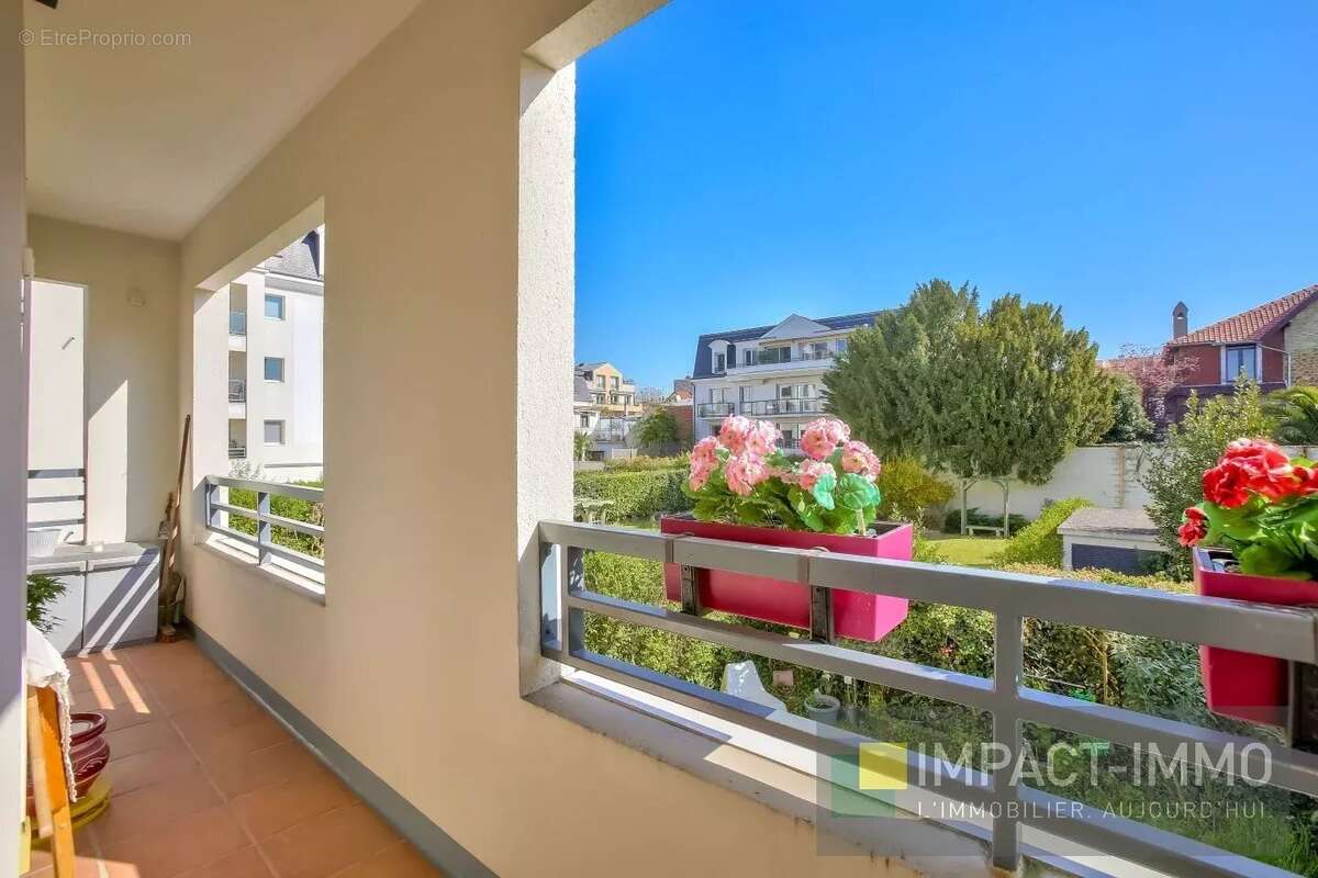 Appartement à LA GARENNE-COLOMBES