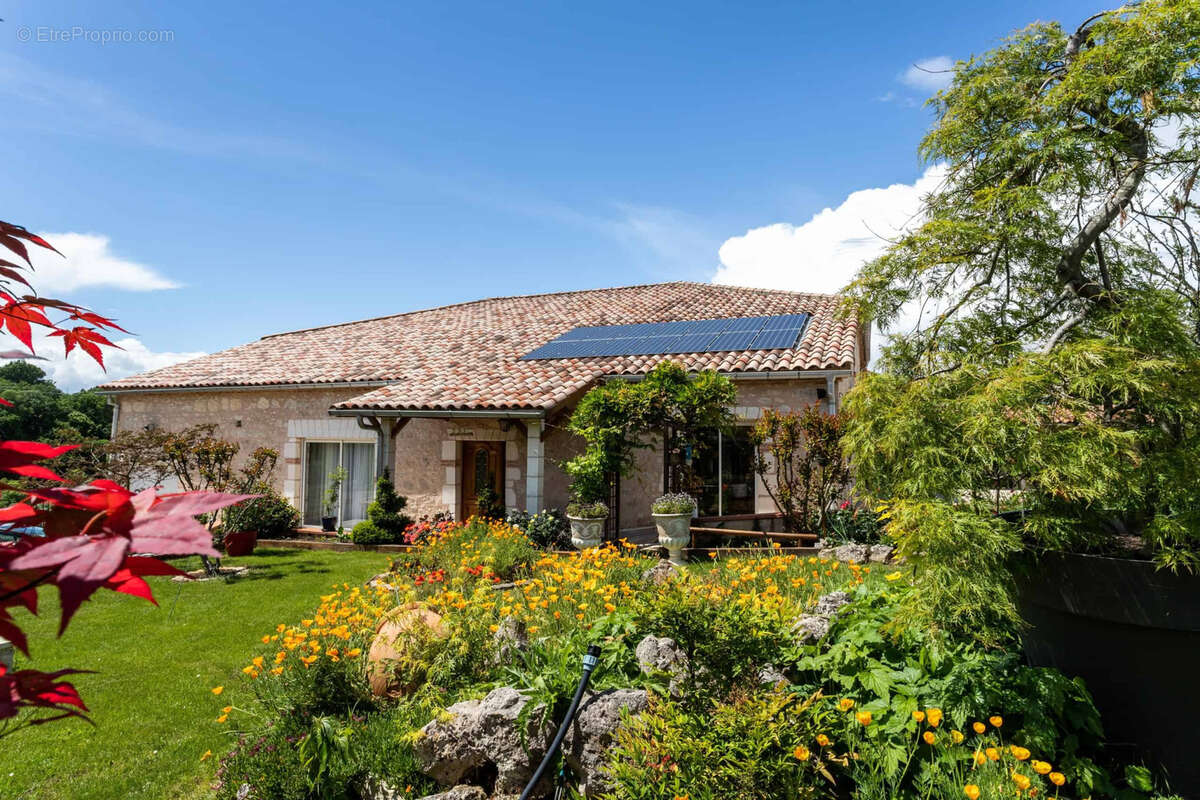 Stone barn conversion - photo 2