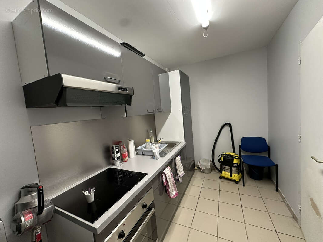 Commerce à SAINT-JUST-MALMONT