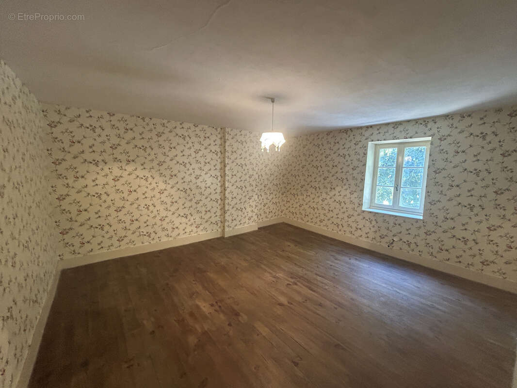 EXCLUSIVITE !! ASSIEU, Ferme 145 m2 habitables environ sur 2 niveaux et terrain. - photo 15