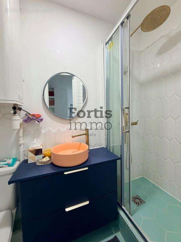 Appartement à PARIS-1E