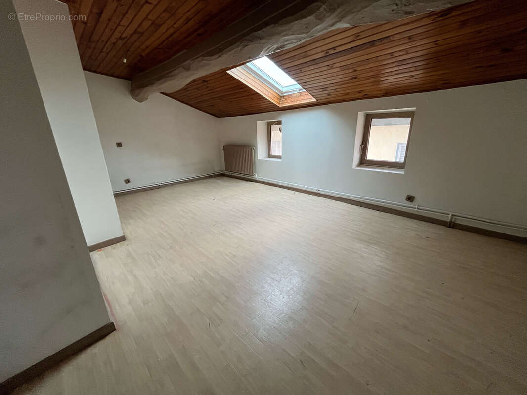 Appartement à GENAY