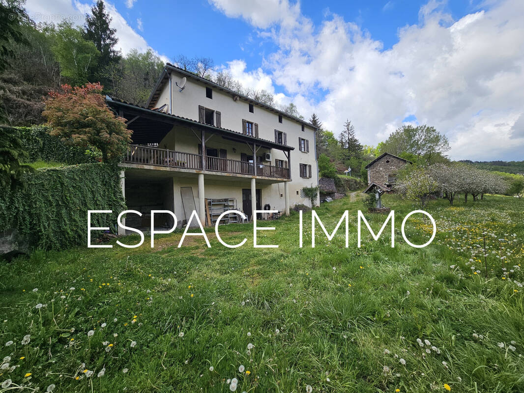 Maison à LIVINHAC-LE-HAUT