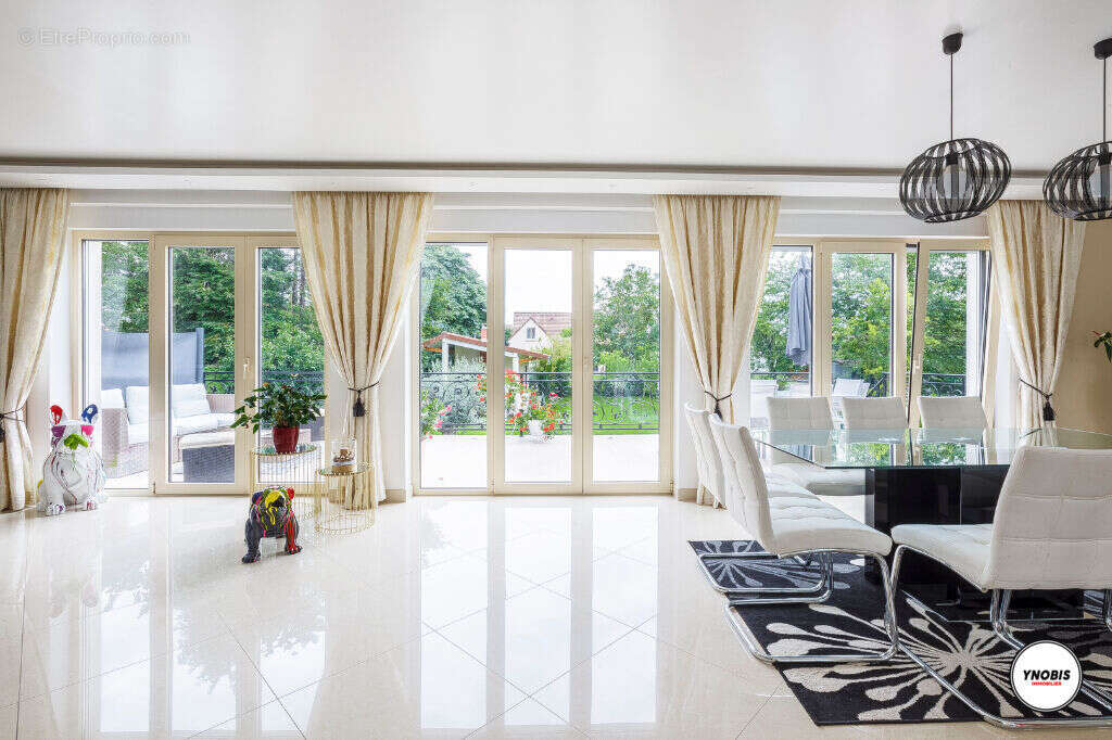 Maison à VERNEUIL-SUR-SEINE