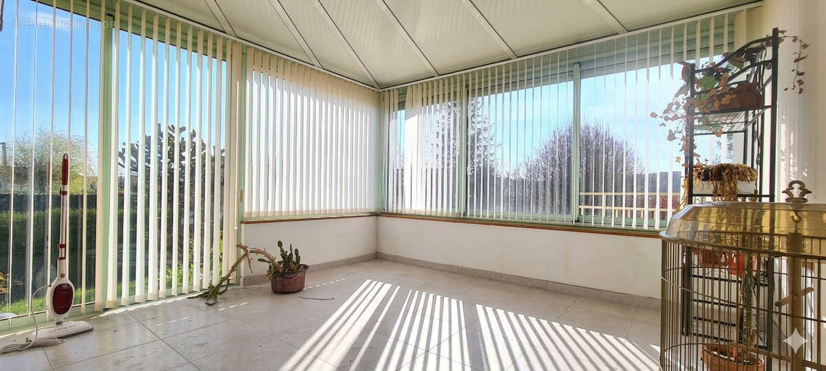 Maison à MOGNEVILLE