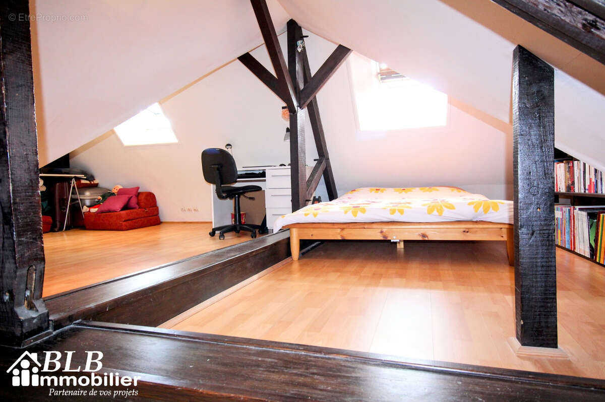 Maison à LE MESNIL-SAINT-DENIS