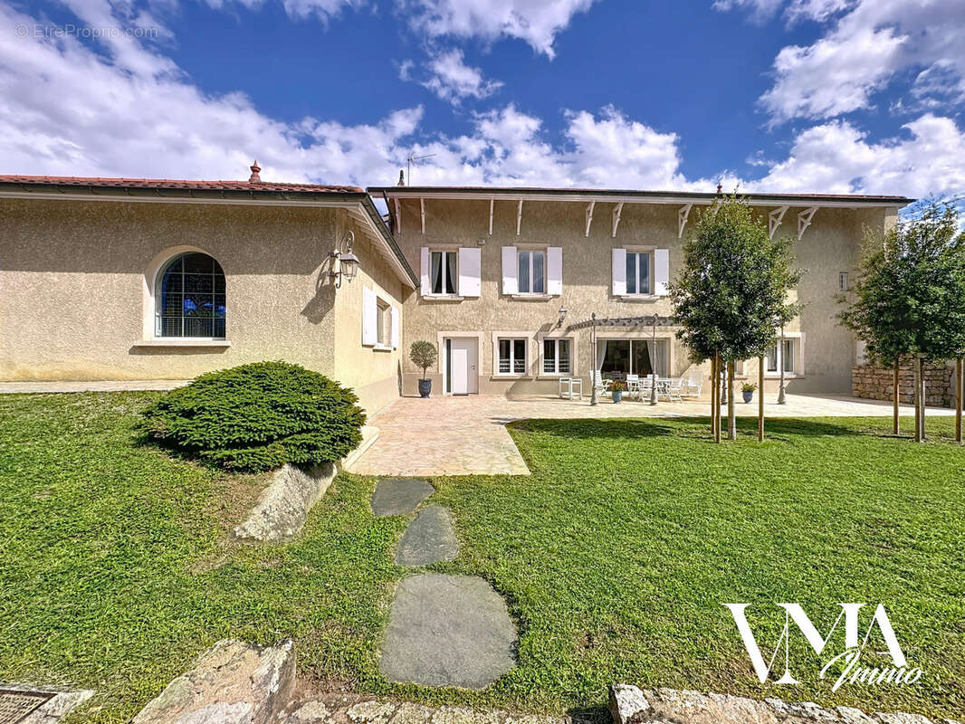 Maison à SAINT-GENIS-LAVAL