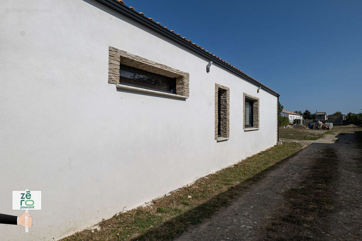 Maison à CHAMPAGNE-LES-MARAIS