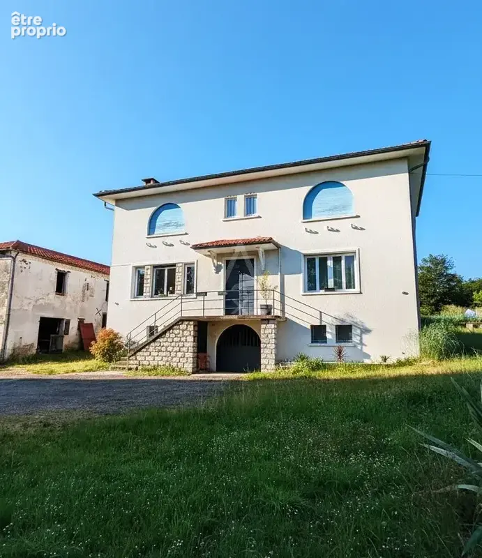 Maison 7 pièces de 276 m² 5 chambres avec piscine et dépendances - photo 2