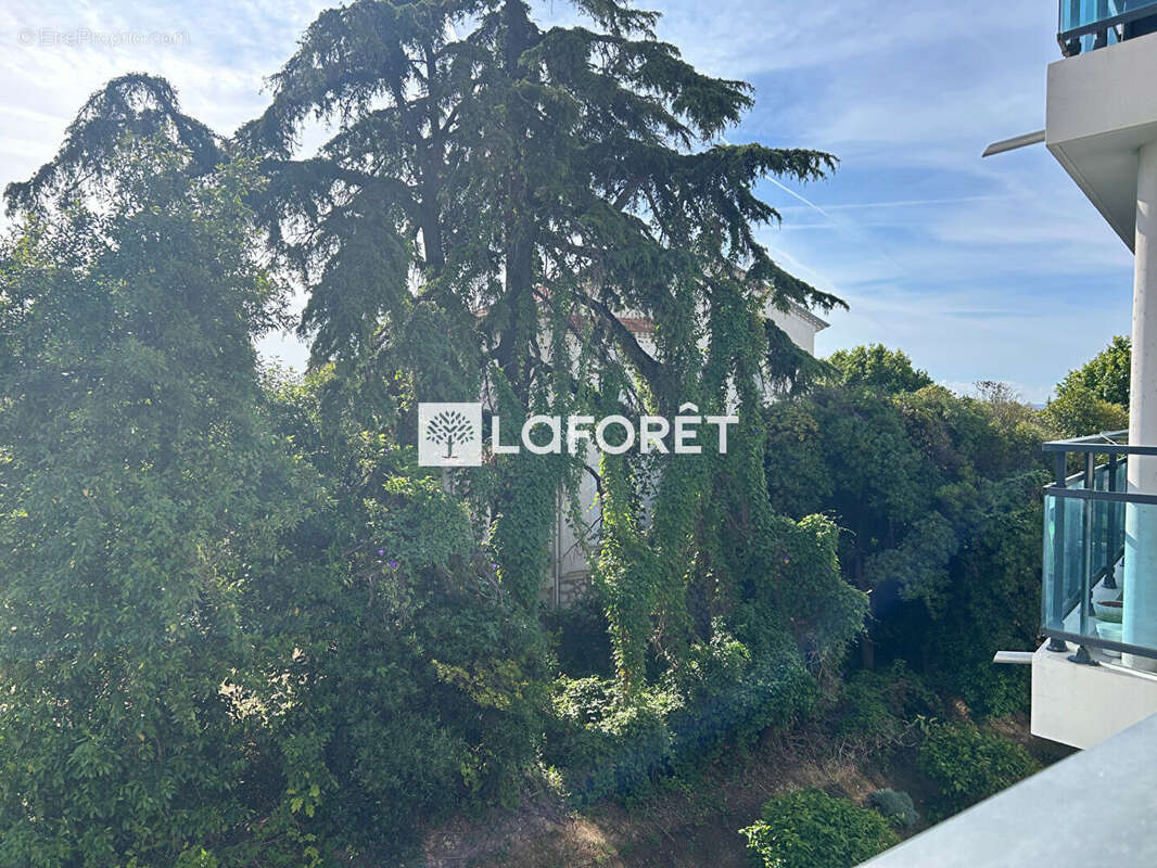Appartement à SAINT-LAURENT-DU-VAR