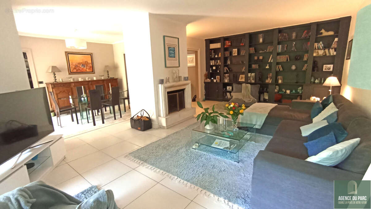 Appartement à VILLE-D'AVRAY