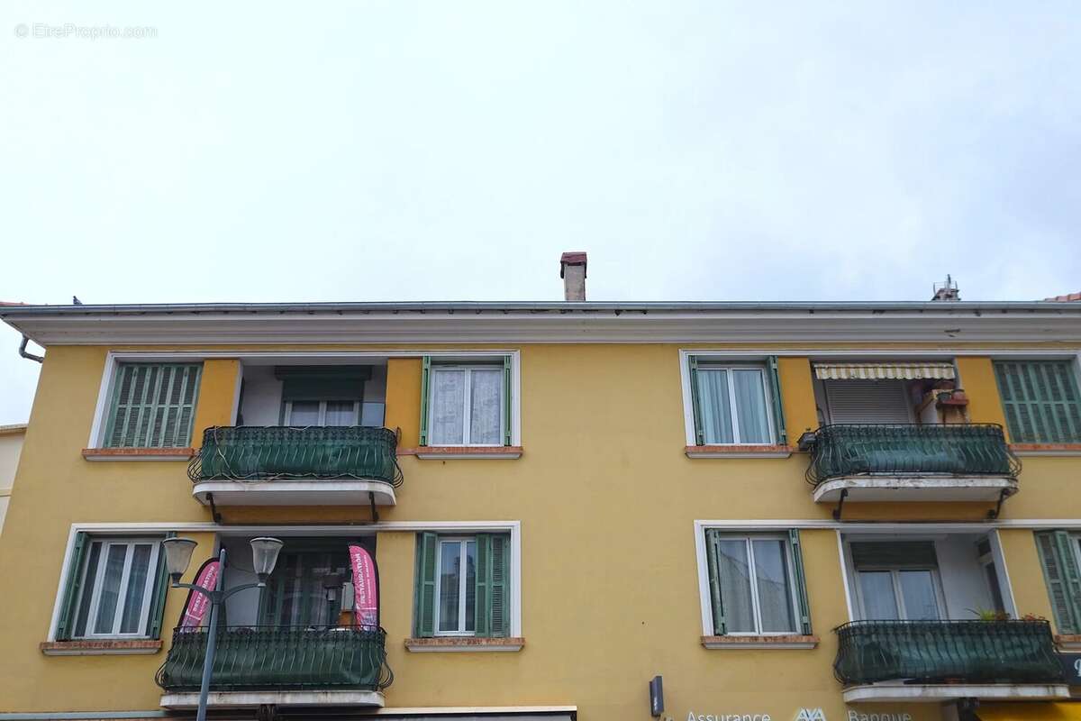 Appartement à SAINT-LAURENT-DU-VAR