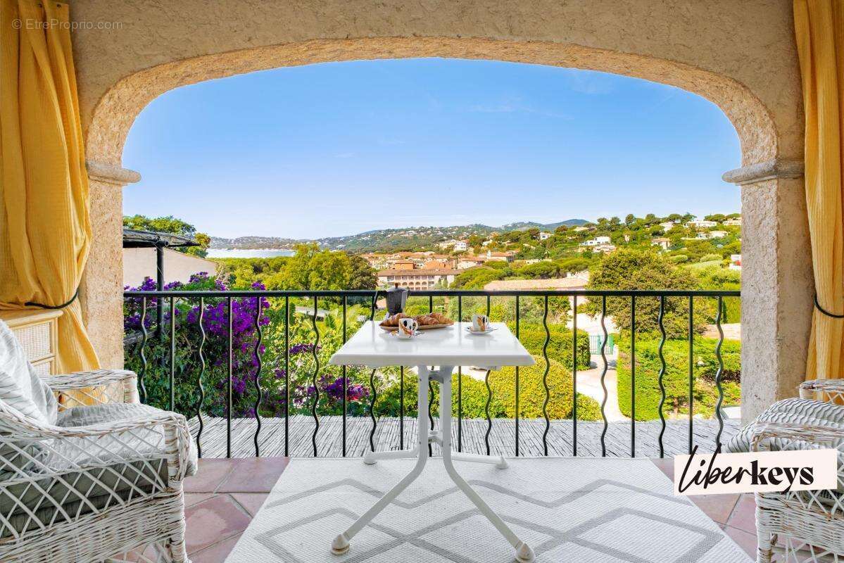 Appartement à ROQUEBRUNE-SUR-ARGENS