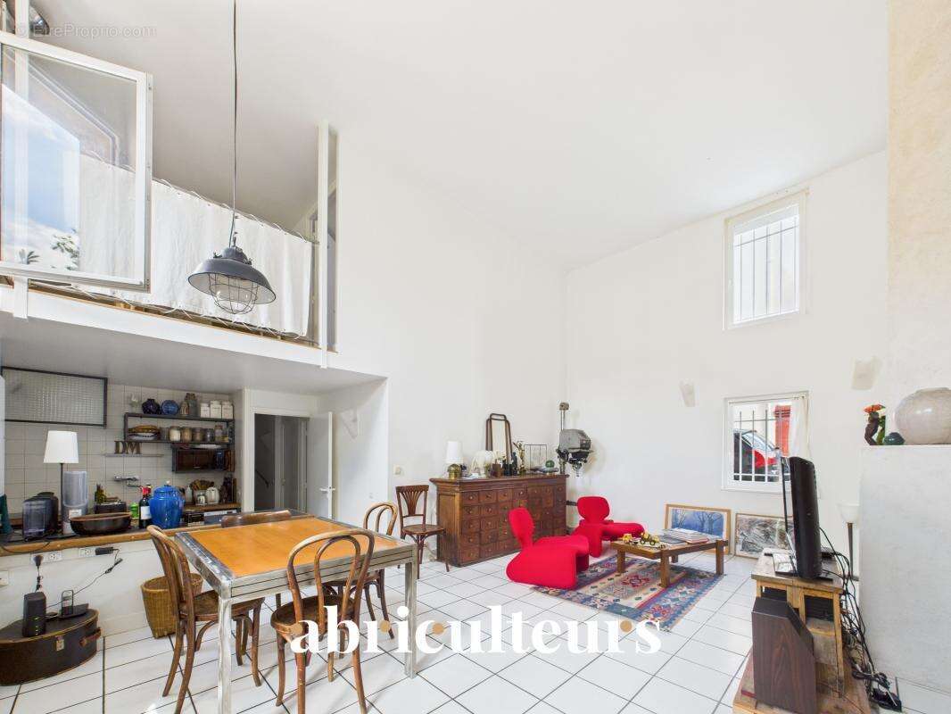 Appartement à LES LILAS