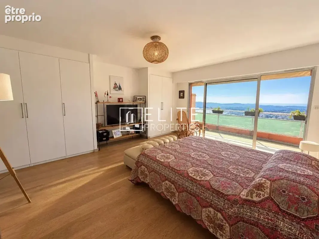 Toit-terrasse 4 pièces  de 139 m² entièrement rénové avec vue panoramique Mer, Montagne, ville – Grasse - photo 6