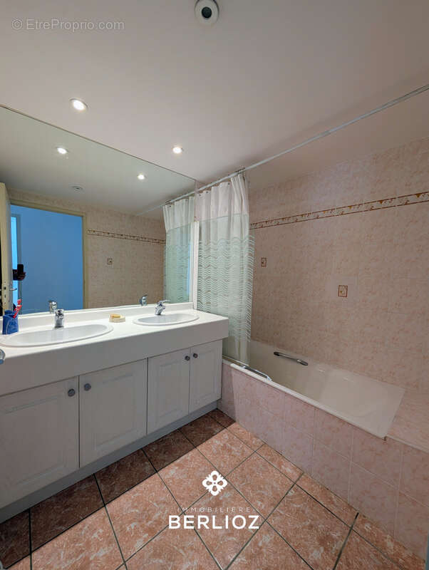 Appartement à SAINT-MARTIN-D'HERES