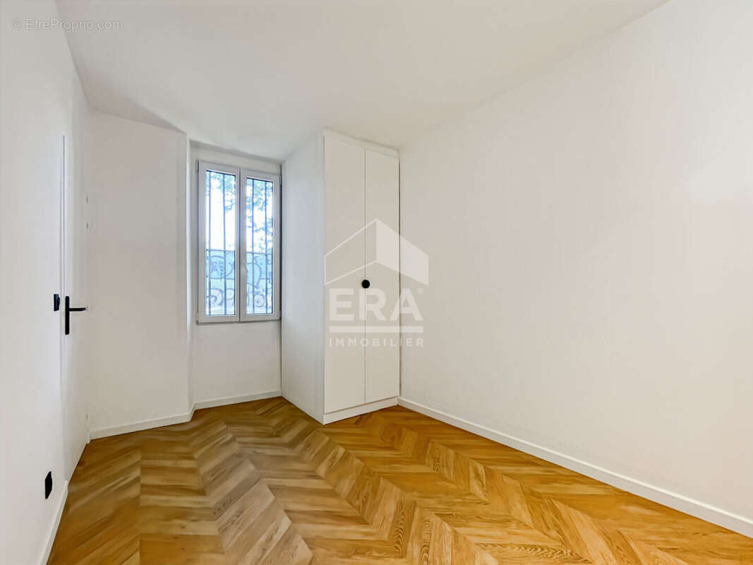 Appartement à MARSEILLE-4E