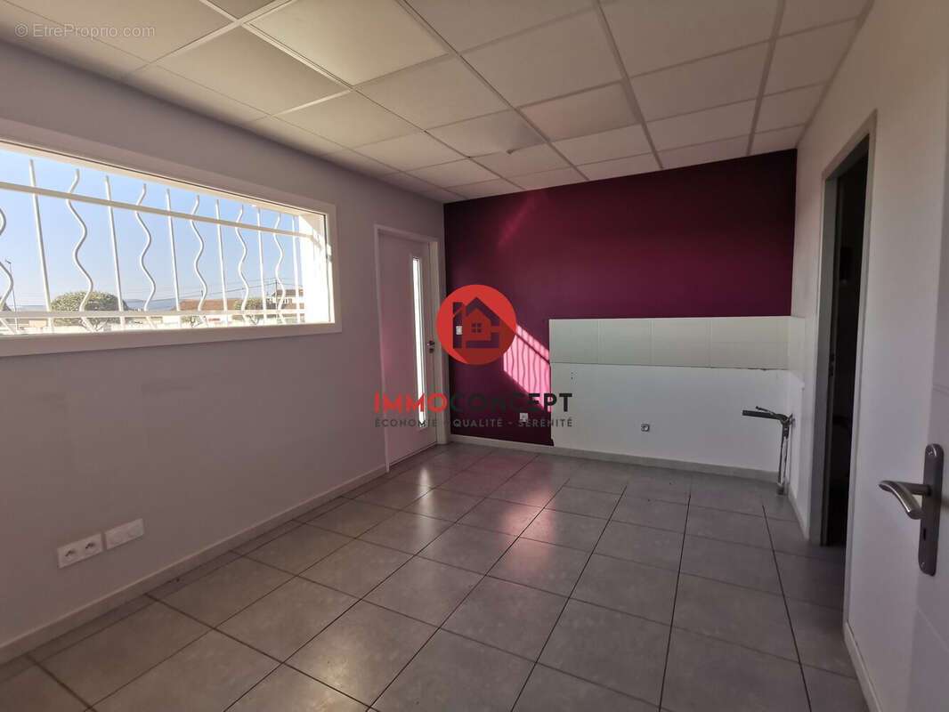 Commerce à BAGNOLS-SUR-CEZE