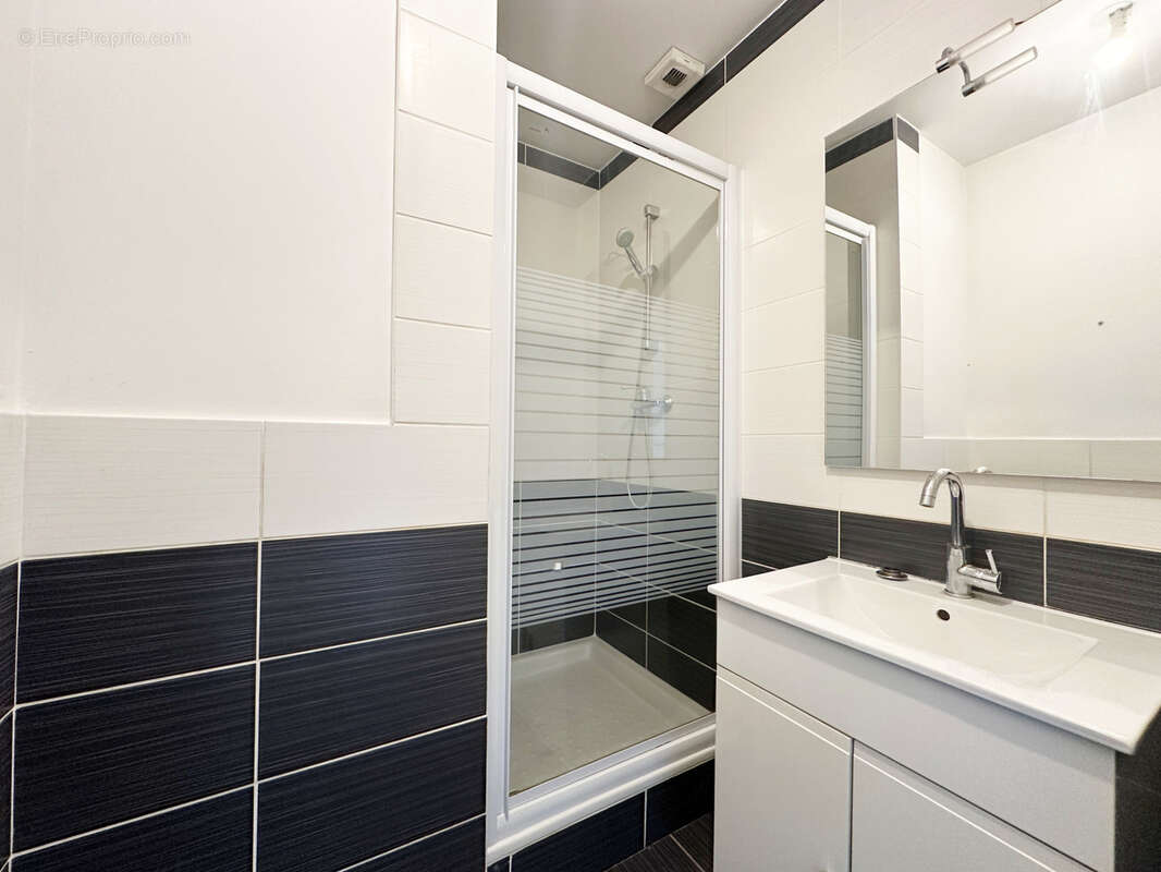 Commerce à SAINT-BONNET-DE-MURE