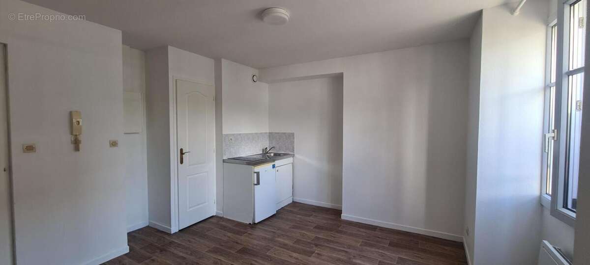 Appartement Nantes 1 P . 16.11 M² . Salle d'eau avec toilettes - photo 3
