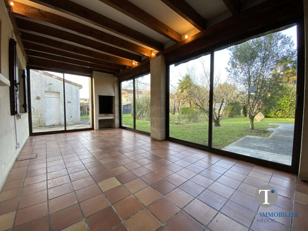 Véranda , avec accès jardin - Maison à LESPARRE-MEDOC