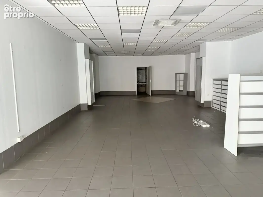 A Auch, à vendre immeuble (local commercial et appartement 3 pièces) - photo 1