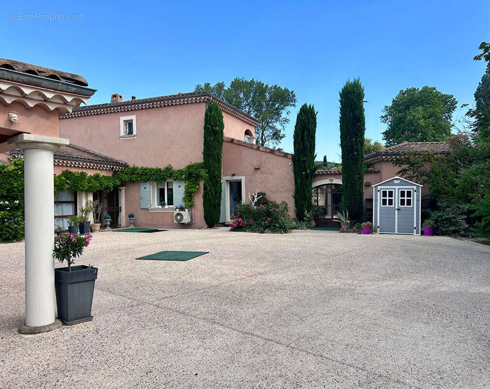 Maison à MONTBOUCHER-SUR-JABRON