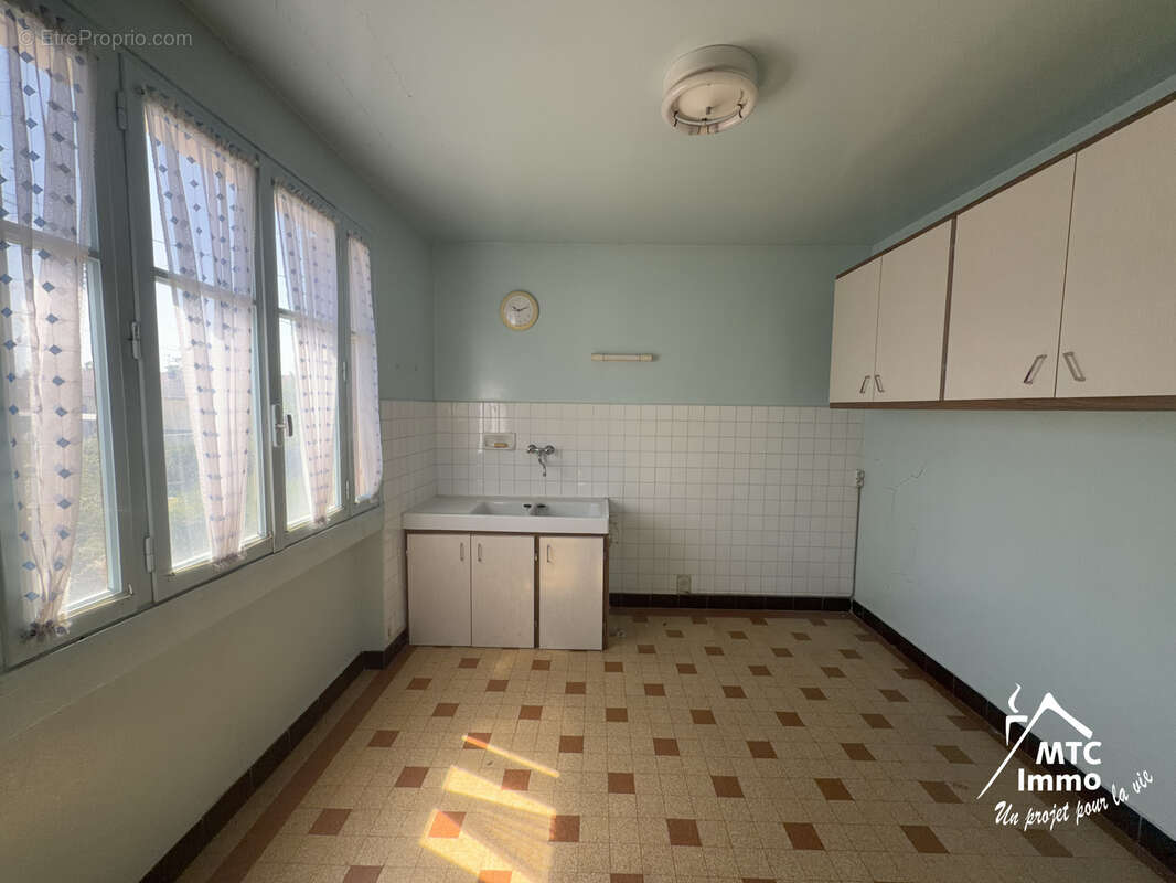 Maison a renover / terrain 518 m2 - photo 2