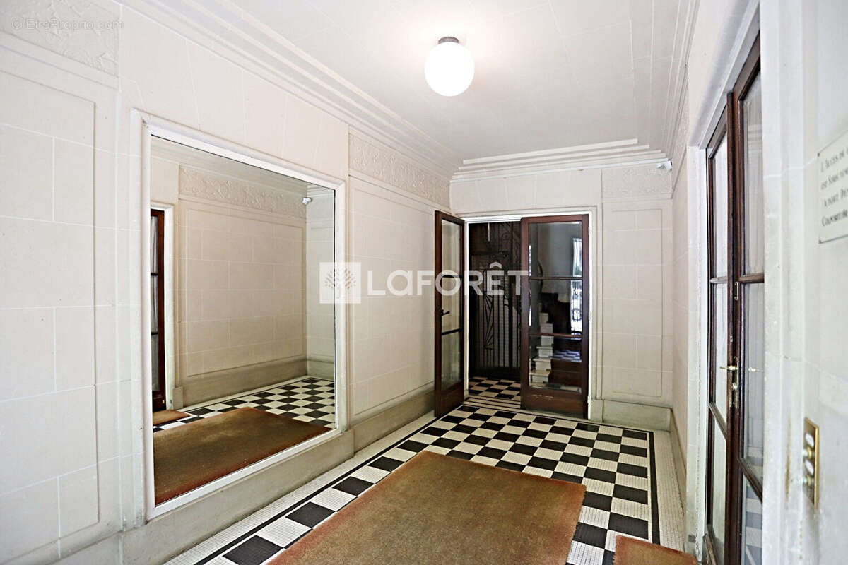 Appartement à PARIS-16E