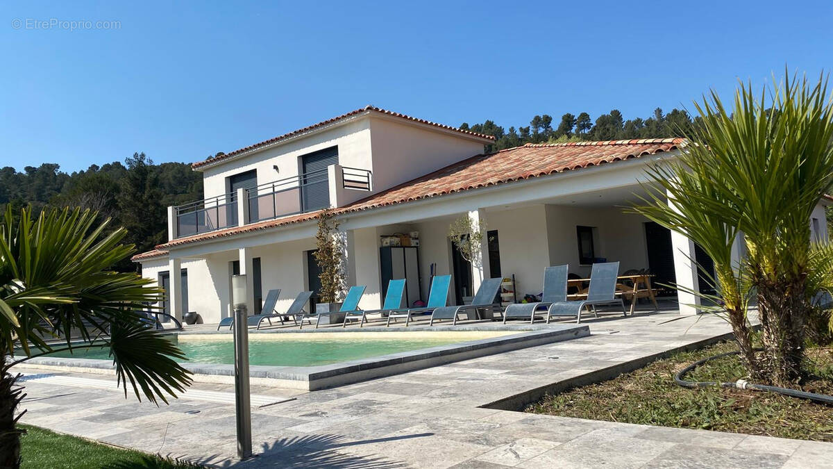 Maison à MEYREUIL