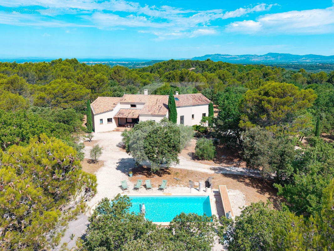 Maison à PERNES-LES-FONTAINES