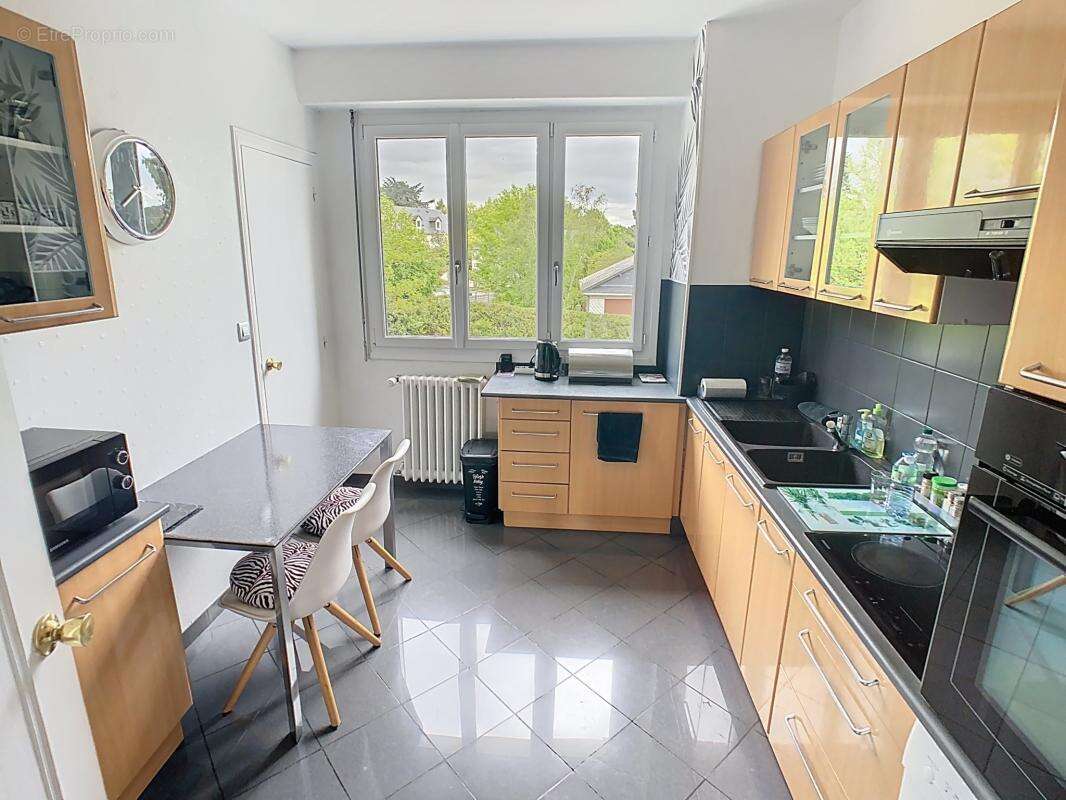 Appartement à AVRILLE