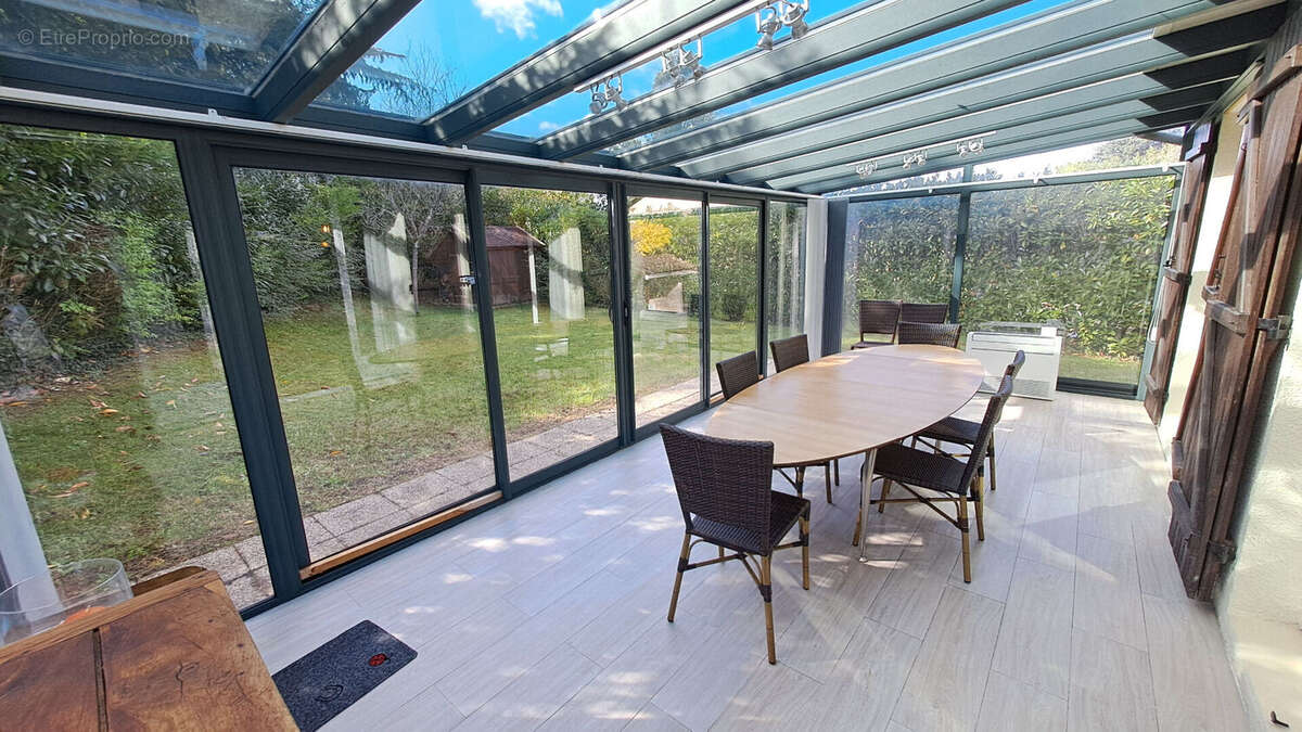 Maison à SAINT-REMY-LES-CHEVREUSE