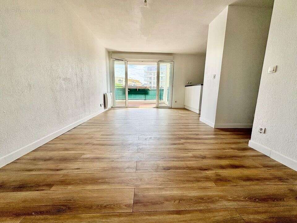 SEJOUR OUVERT SUR TERASSE  - Appartement à ANNEMASSE