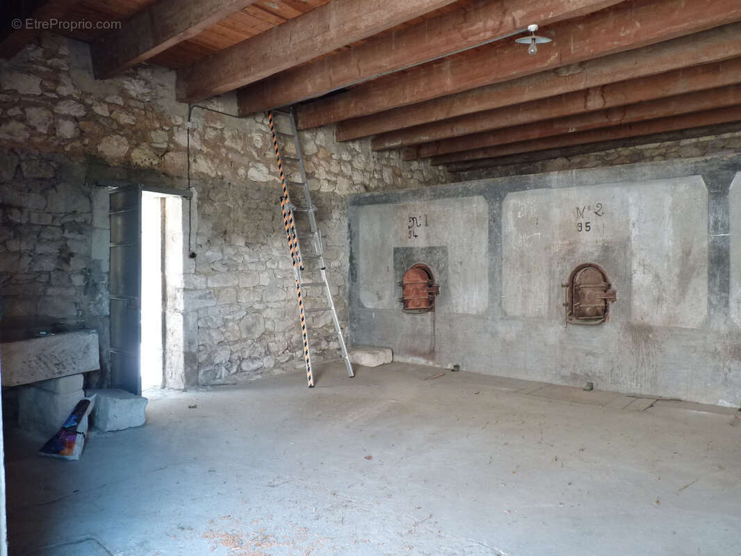 Maison à JONQUIERES-SAINT-VINCENT