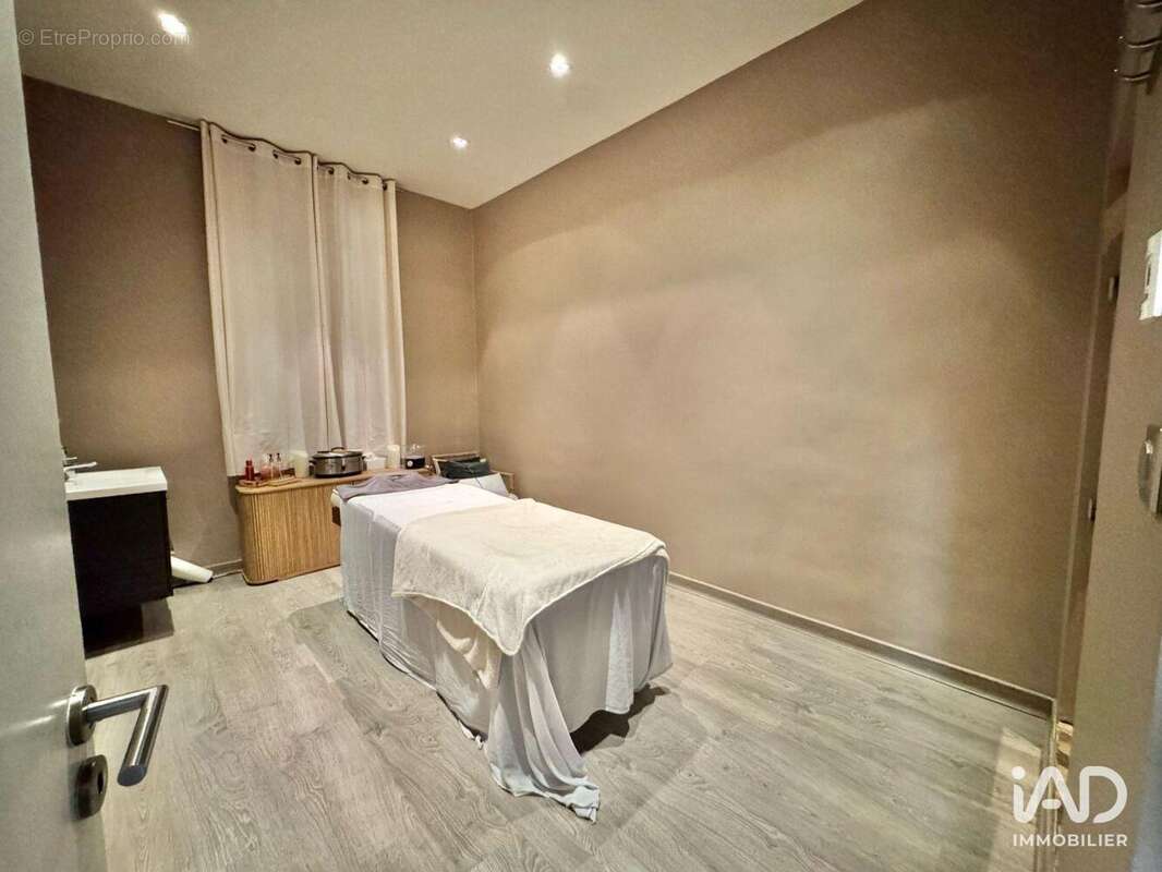 Photo 7 - Commerce à NIMES