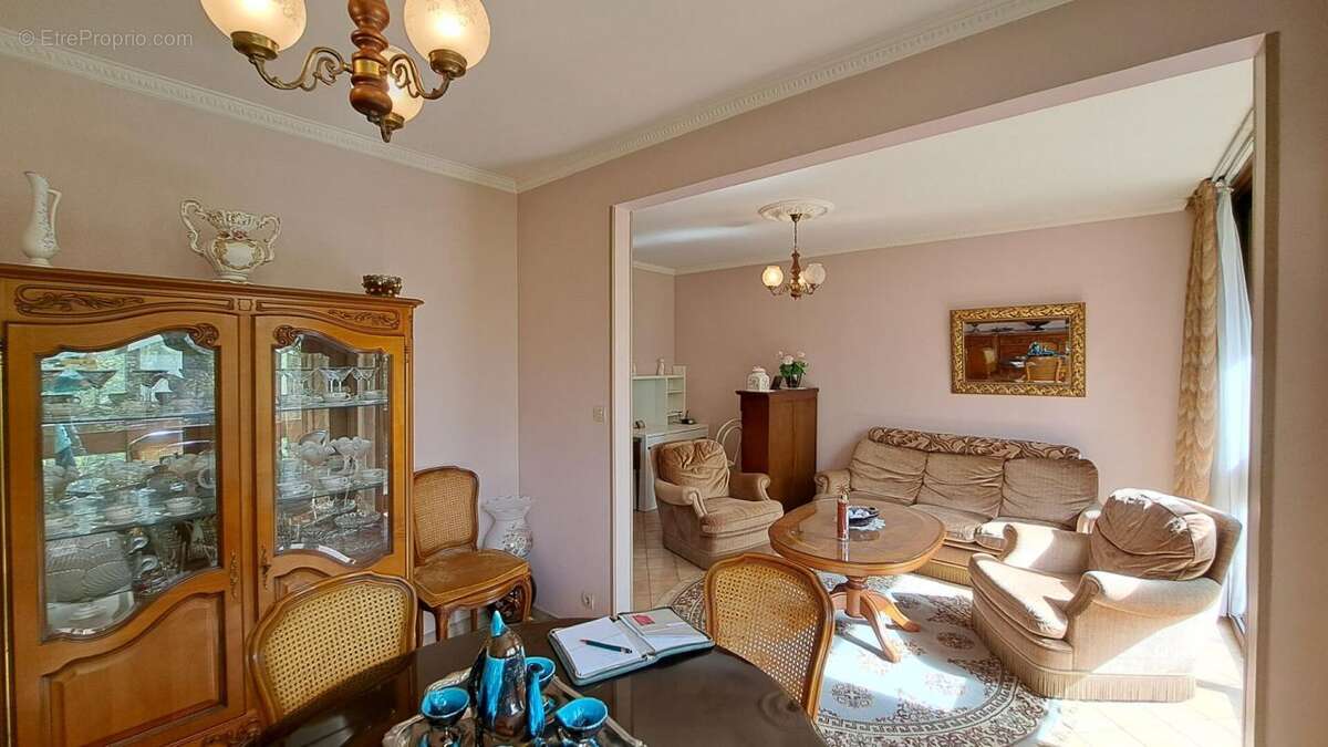 Appartement à FONTENAY-LE-FLEURY