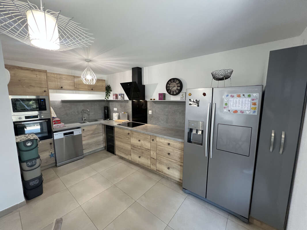 Presqu’île de Giens   Élégant appartement T3 avec vaste terrasse et stationnements privatifs - photo 5