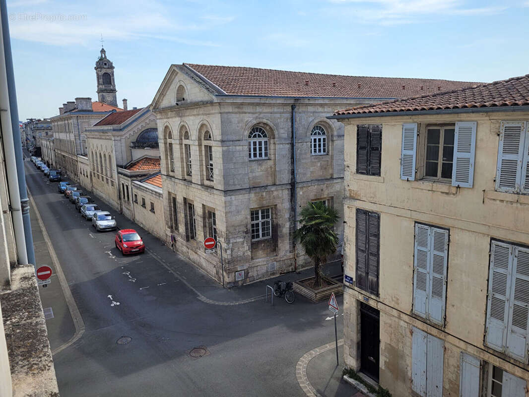 ROCHEFORT hyper centre - appartement lumineux de 76 m² de type 3 - cave privative - local à vélo - photo 4