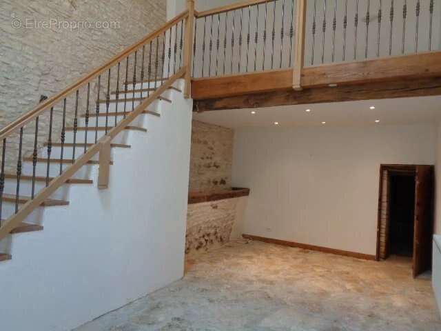 Grande maison de village de caractère avec 3 chambres et dépendances - photo 5