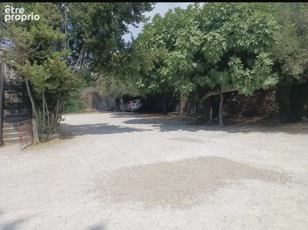 Nimes -petit immeuble commercial + habitation - photo 8