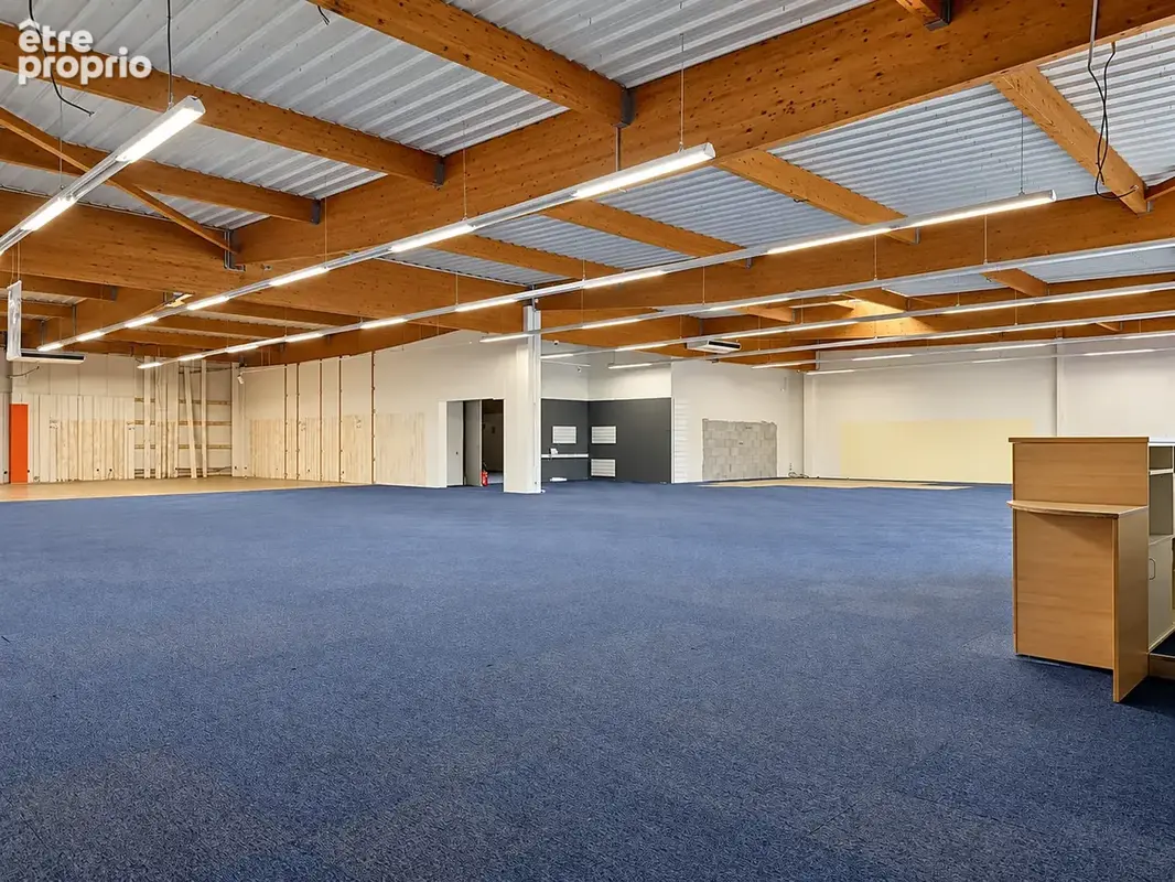 Local commercial : 734 m2 - photo 4