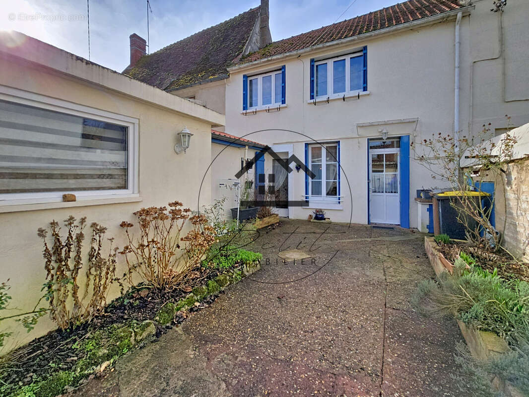 Maison à BURY