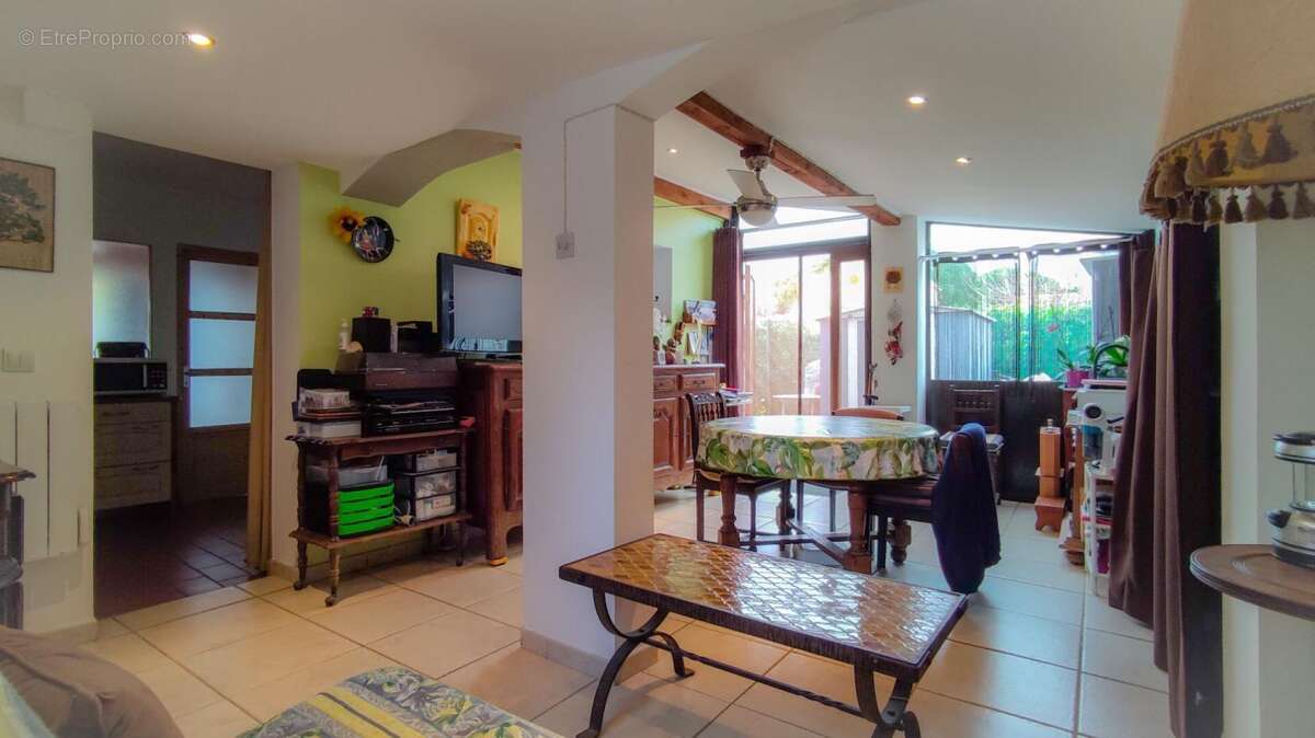 Appartement à LA LONDE-LES-MAURES