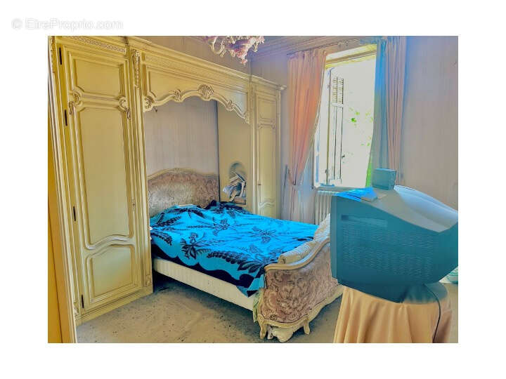 Opportunité à Marseille 10ème : Propriété à Rénover avec potentiel 250 m2 env. surface totale au sol - photo 15