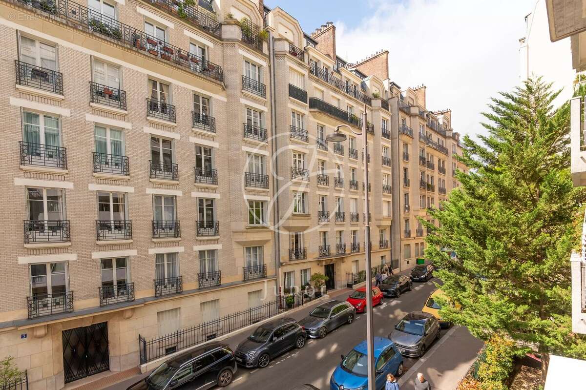 Appartement à PARIS-16E