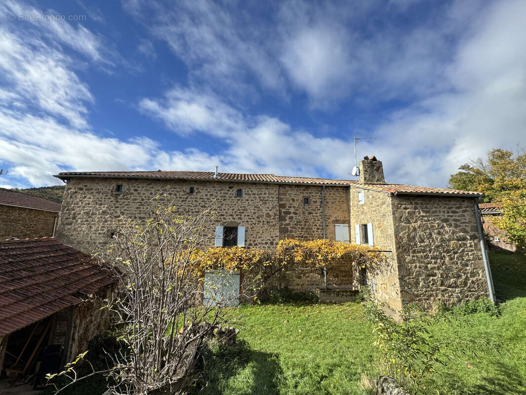 Belle ferme ardechoise avec dependances - photo 3